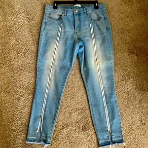 Zipper detail jeans